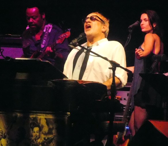 Freddie Washington (bass), Mr Donald Fagen (vocals & keyboards), and Carolyn Leonhart (b.vocs)